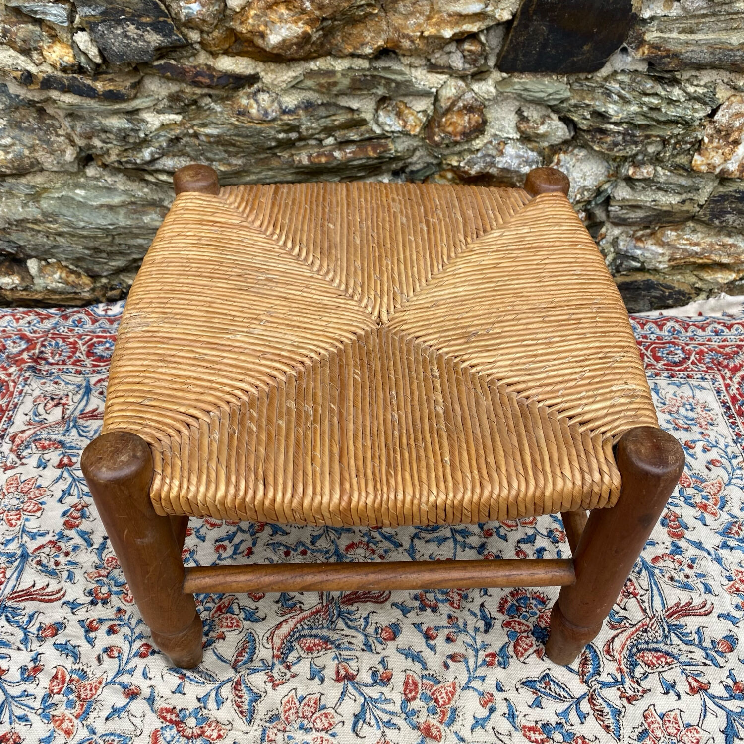 Low stool in wood and straw