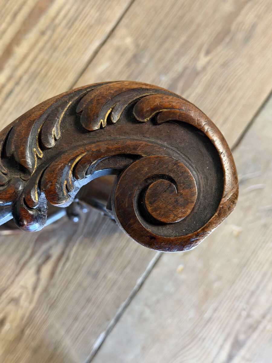 Tabouret en X, bois sculpté, XIXème siècle
