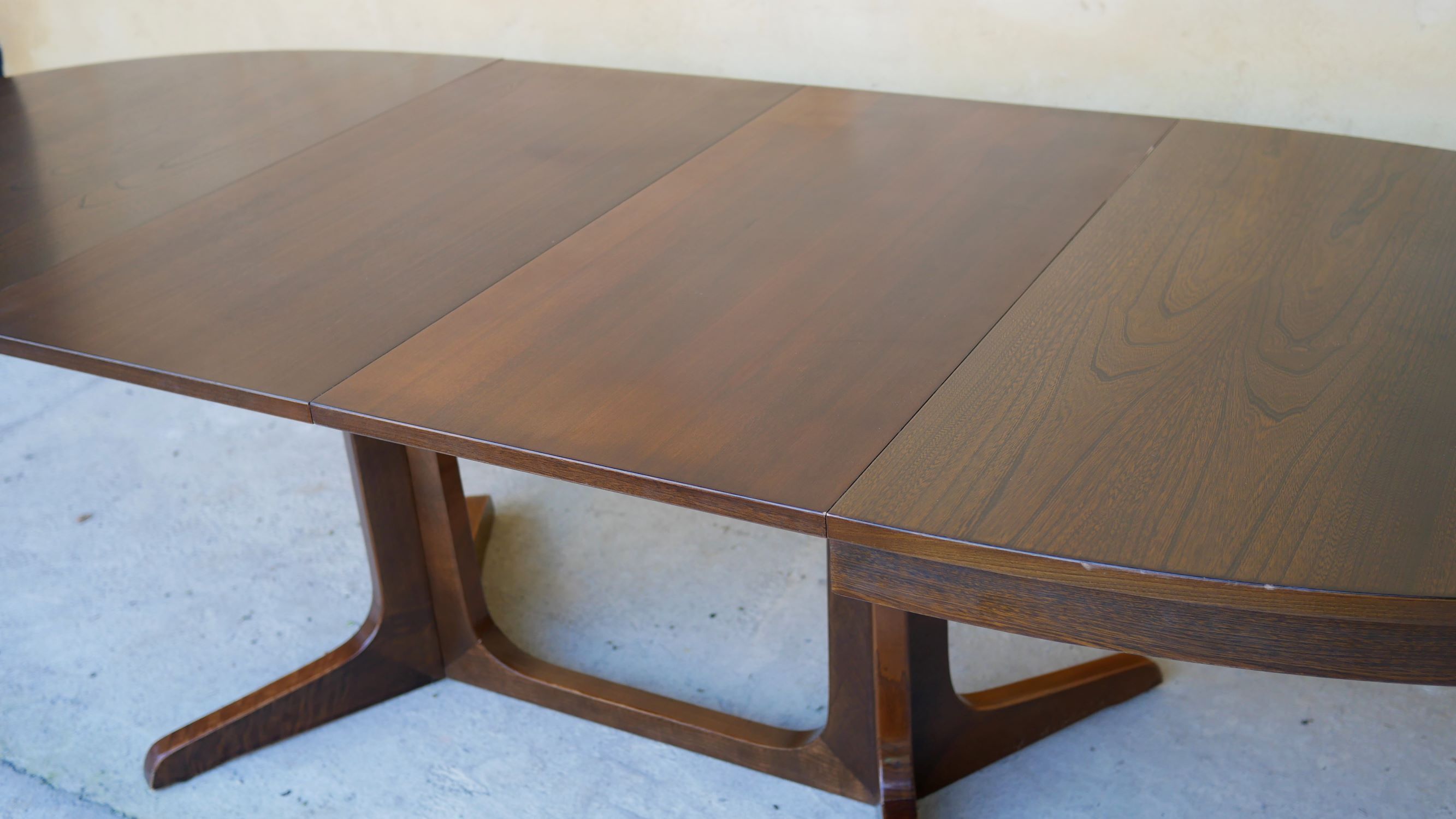 Oval dining table extendable by Baumann