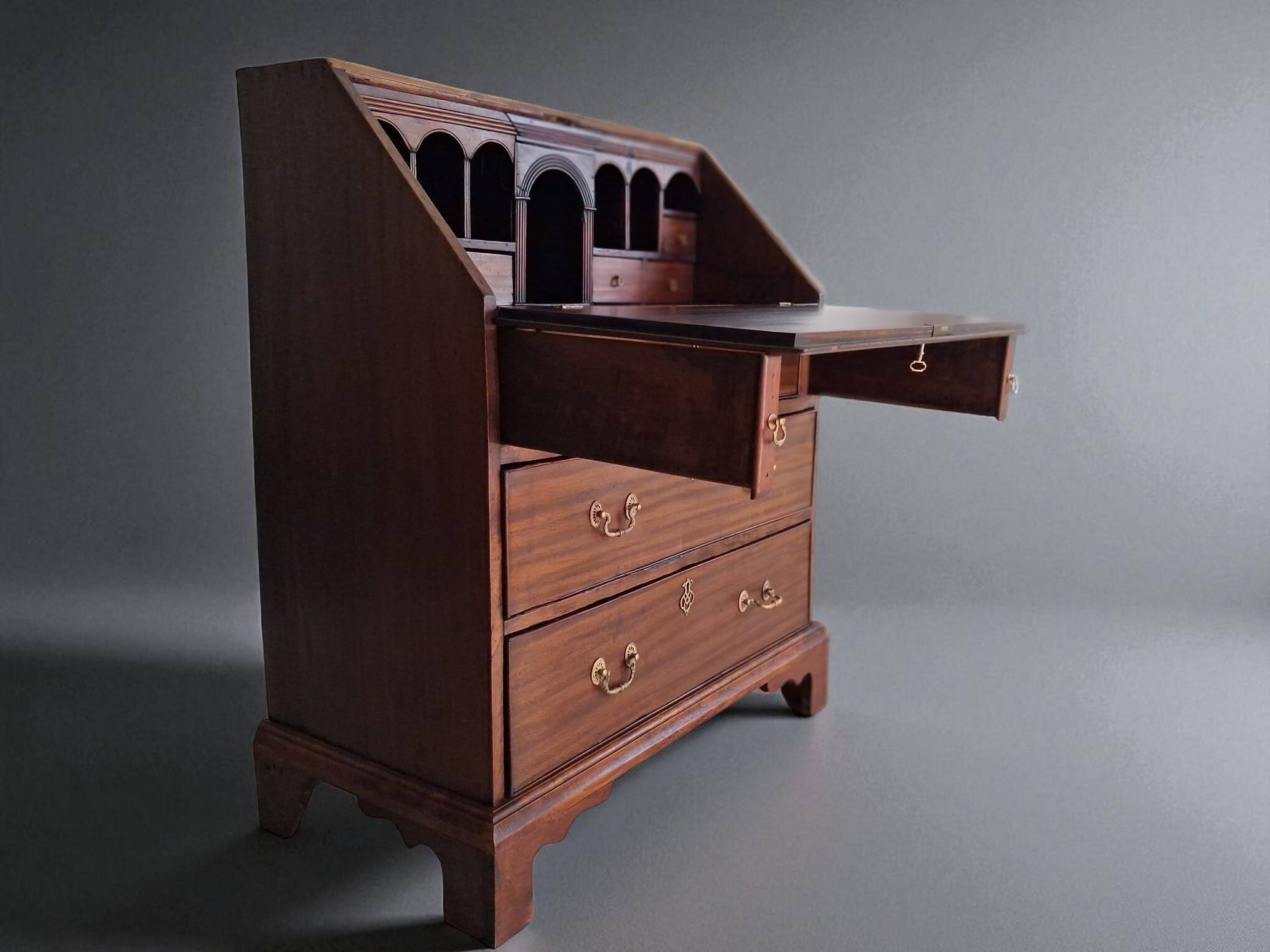 Bureau secrétaire antique français – Louis XVI, acajou massif, vers 1790
