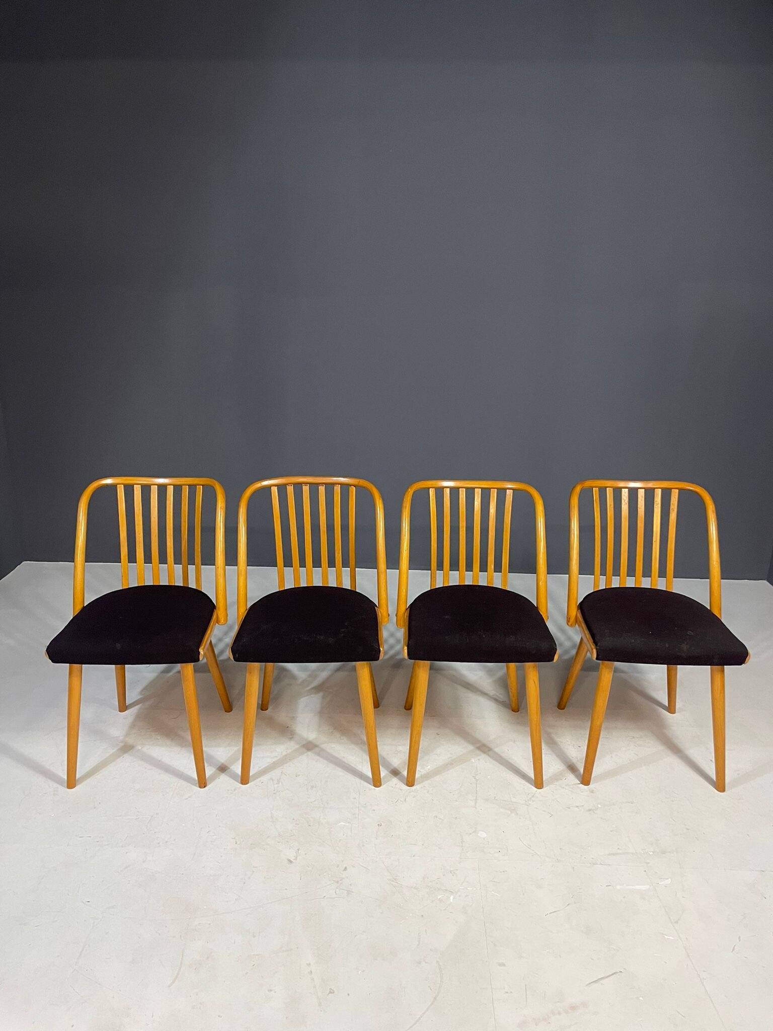 Ensemble de chaises à repas par Antonín Šuman, Tchécoslovaquie, 1970