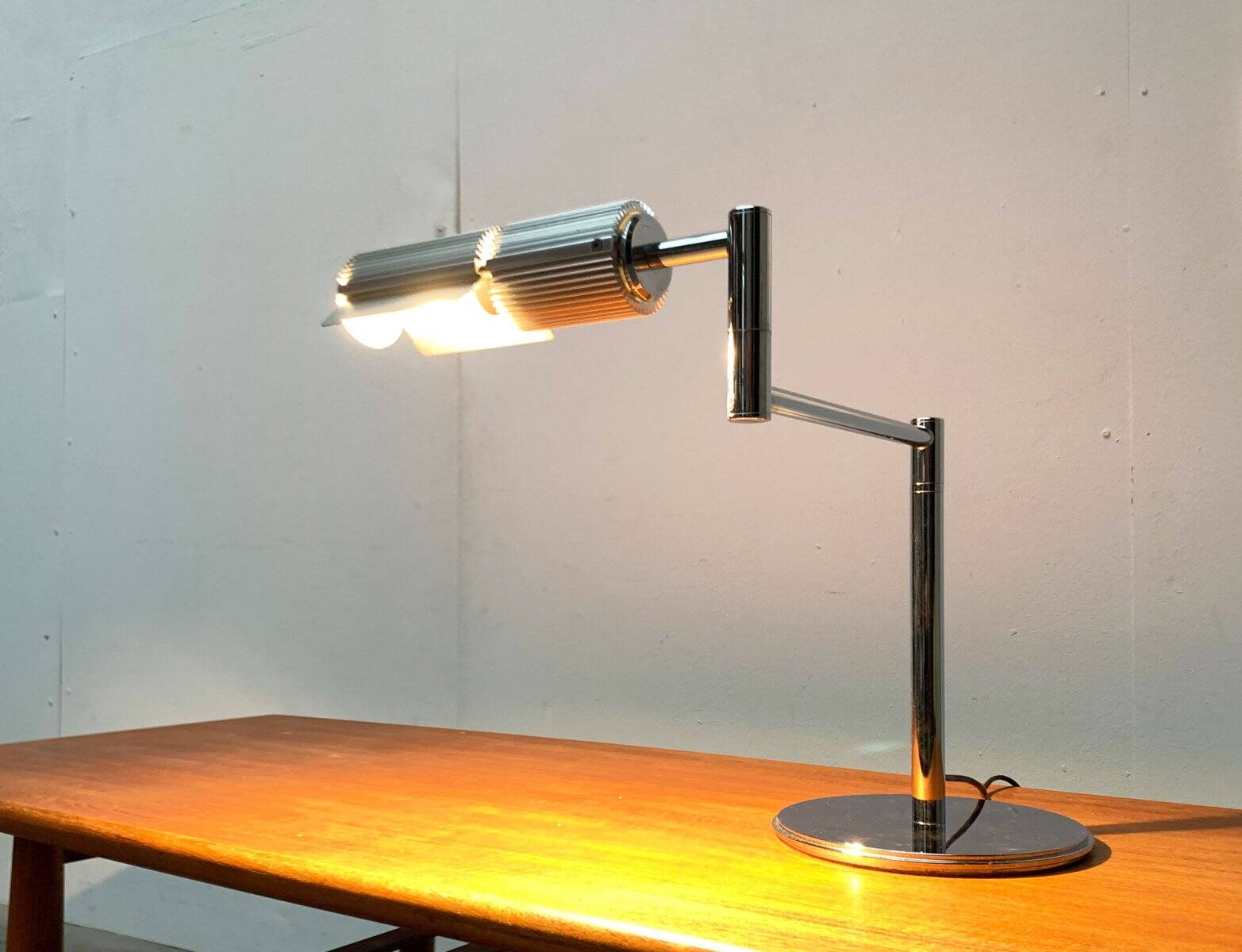 Lampe de table Haloprofil de l'ère spatiale vintage par V. Frauenknecht pour Swisslamps International, années 1970