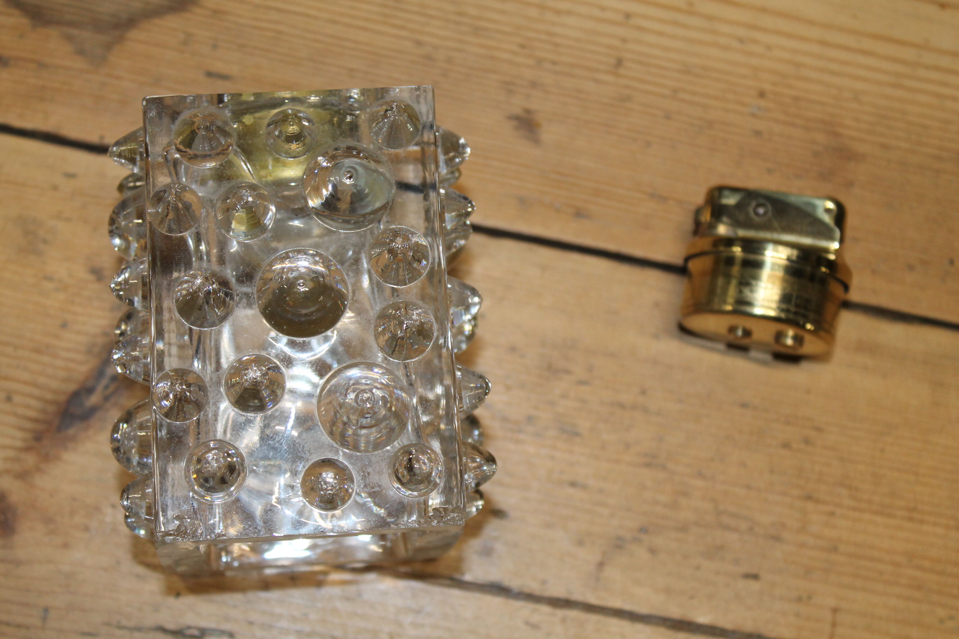 Crystal table lighter
