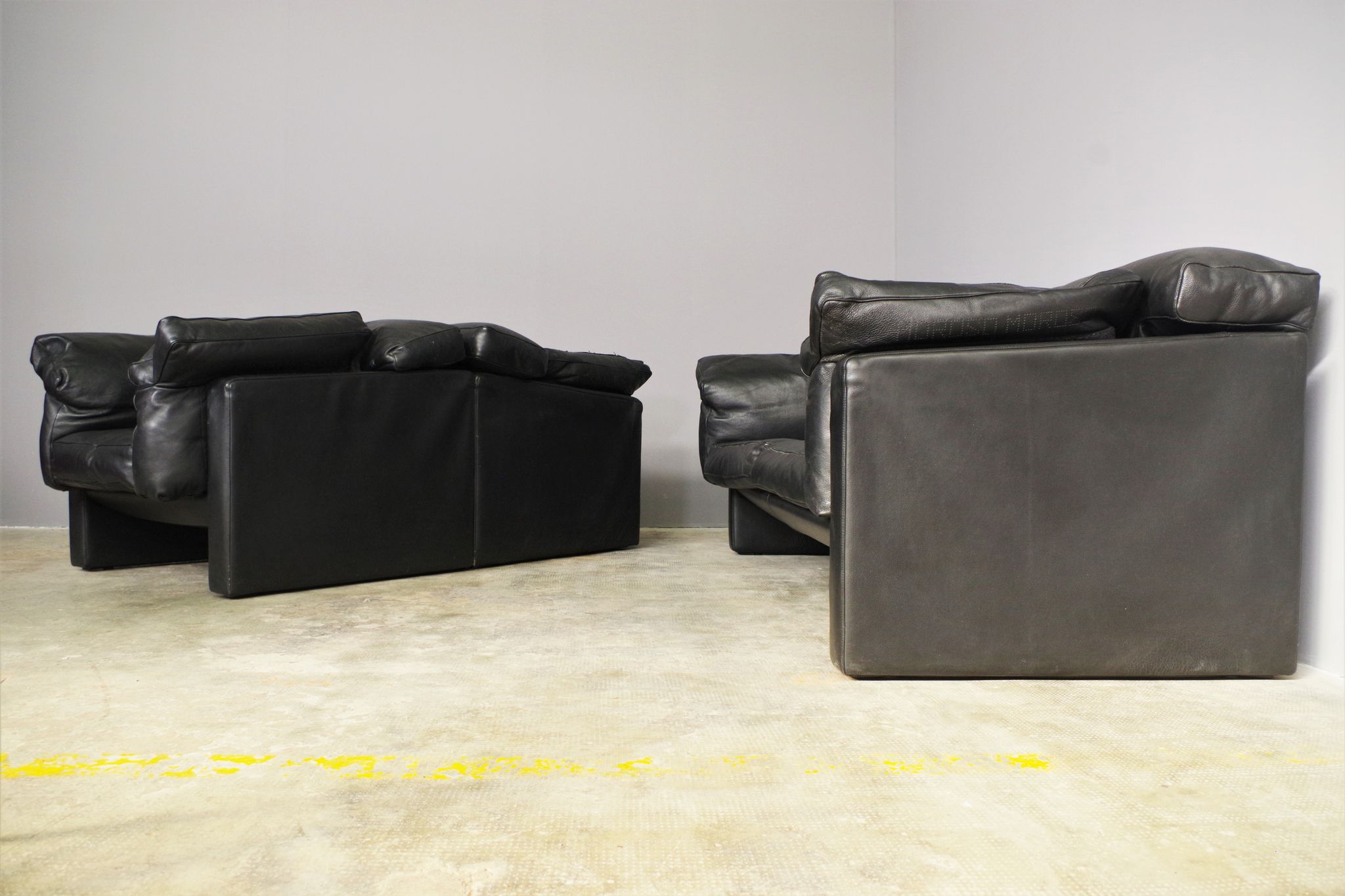 Moroso sofa set and armchairs in black leather, 1984