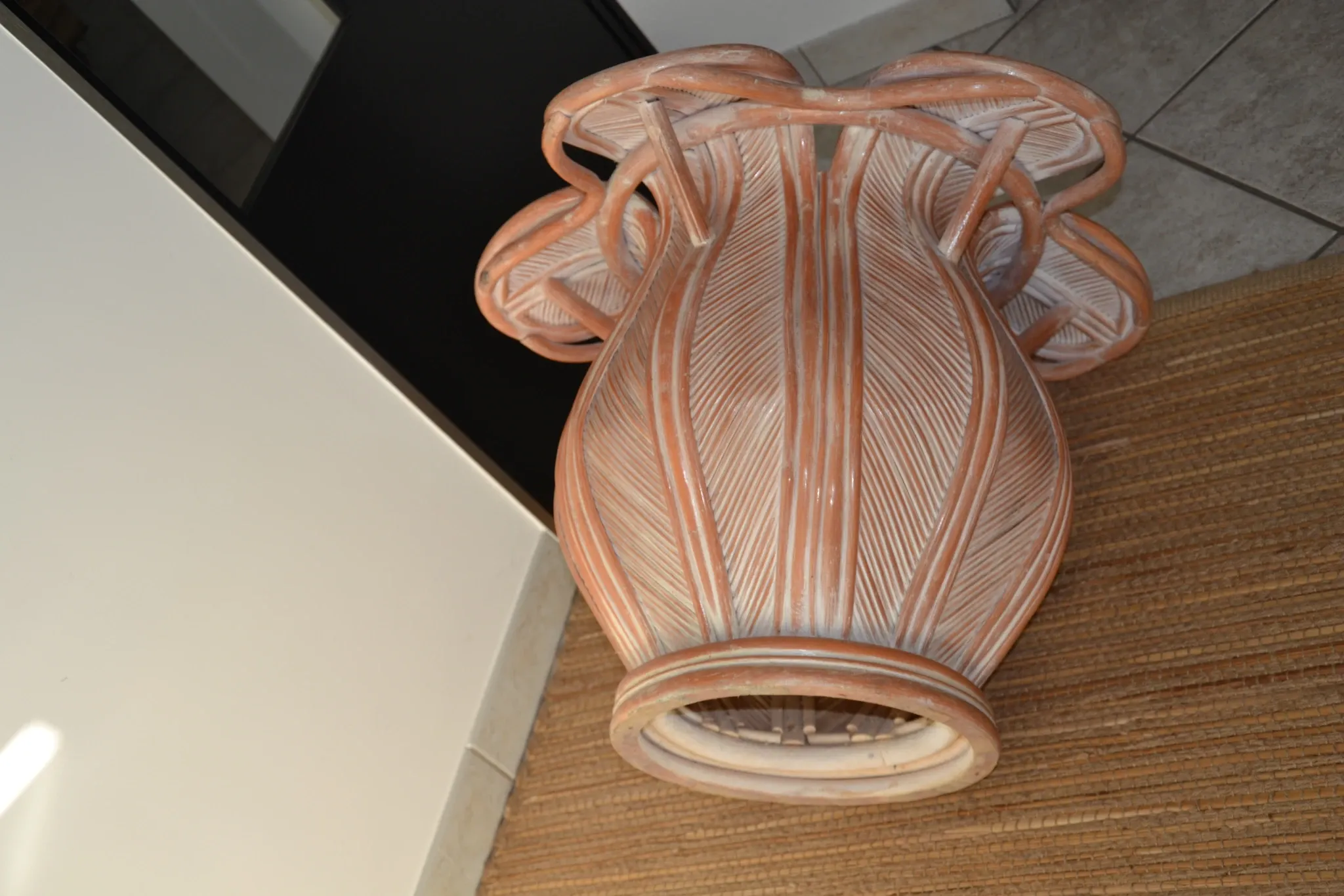 Table fleur en bambou et rotin attr. à Vivai Del Sud