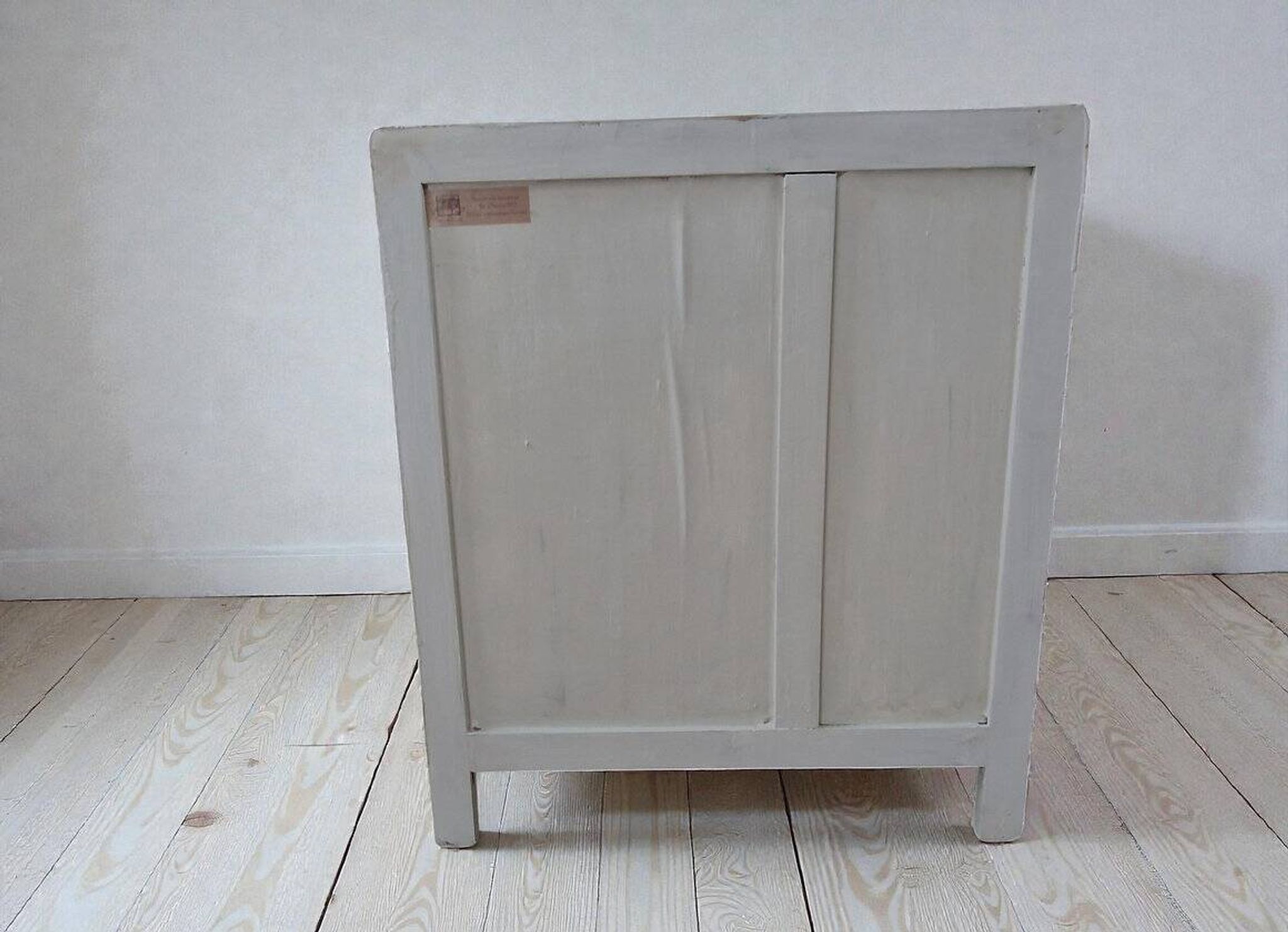 Small chest of drawers with pigments