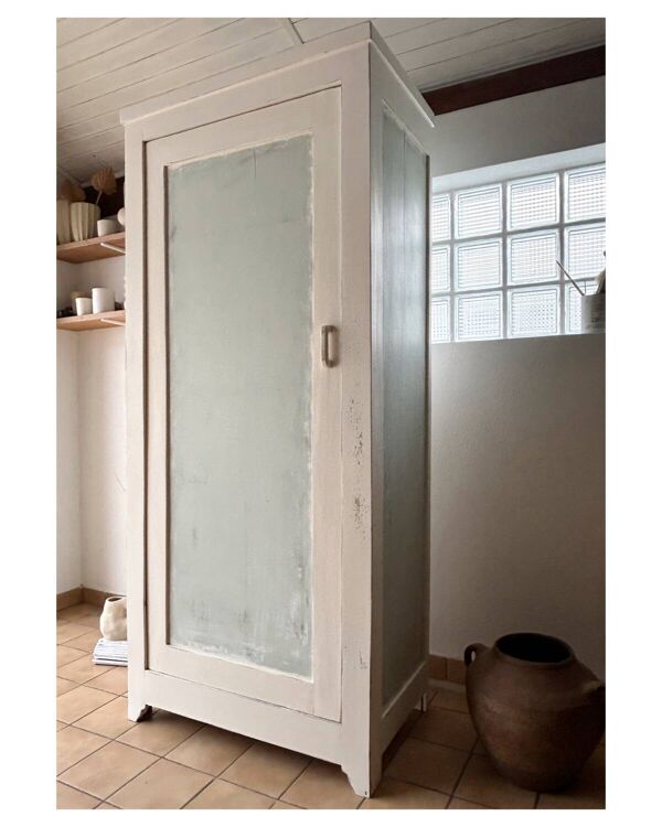 Armoire parisienne patinée
