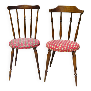 Chaises aux pieds compas,