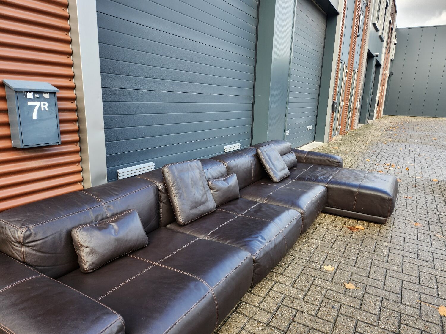 Vitra Soft Modular sofa by Jasper Morrison