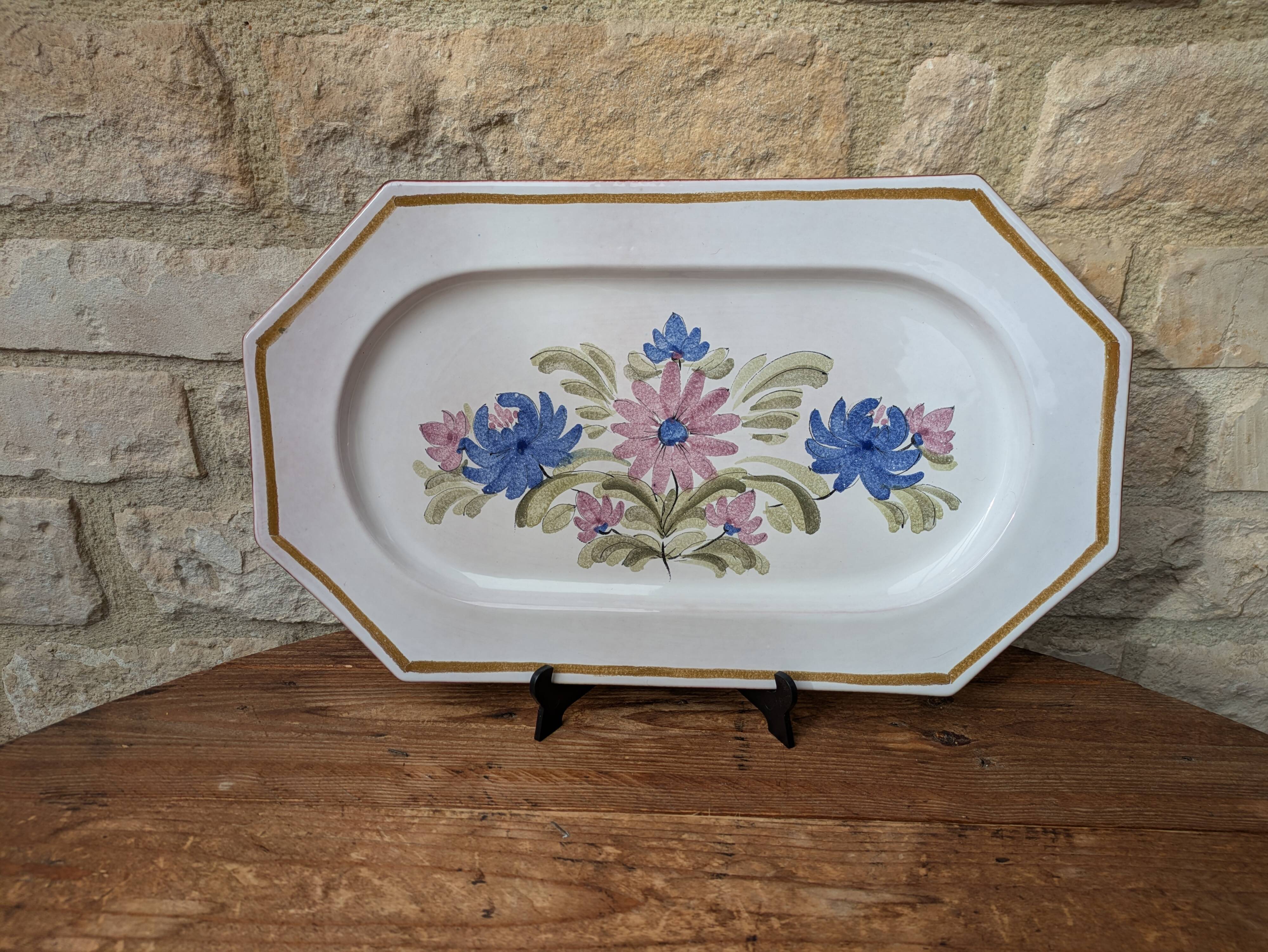 Rectangular earthenware dish with a glazed finish, decorated with a bouquet of flowers.