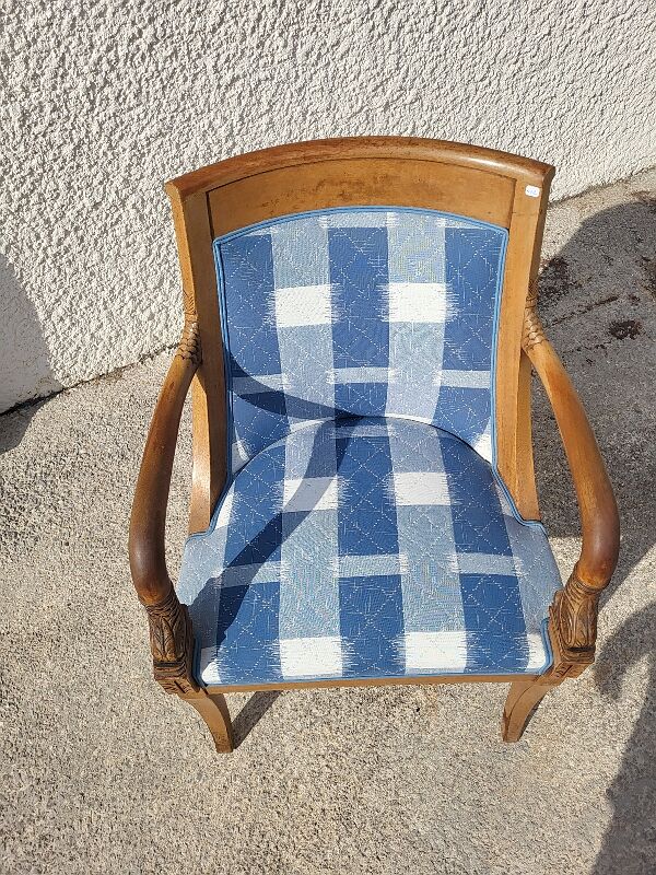 Armchair backrest rounded fish head