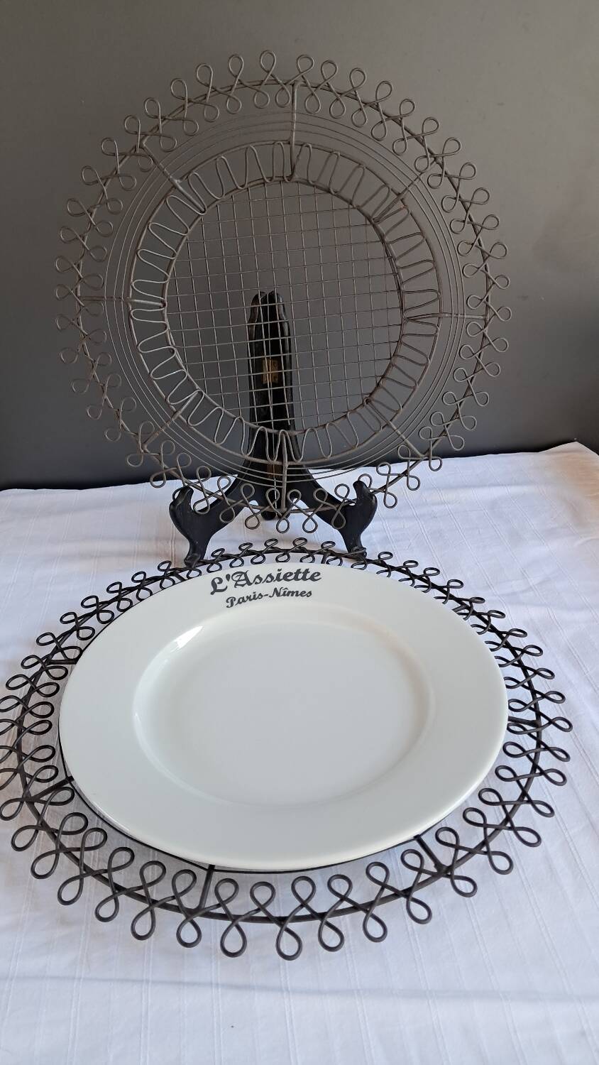 6 black metal serving plates