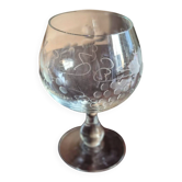 Grand verre gravé en cristal de bohème non signé