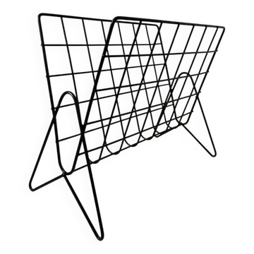 Black metal vinyl magazine rack design