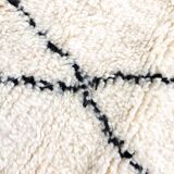 Beni Ouarain Moroccan Berber rug with black diamonds 2.53x1.59m
