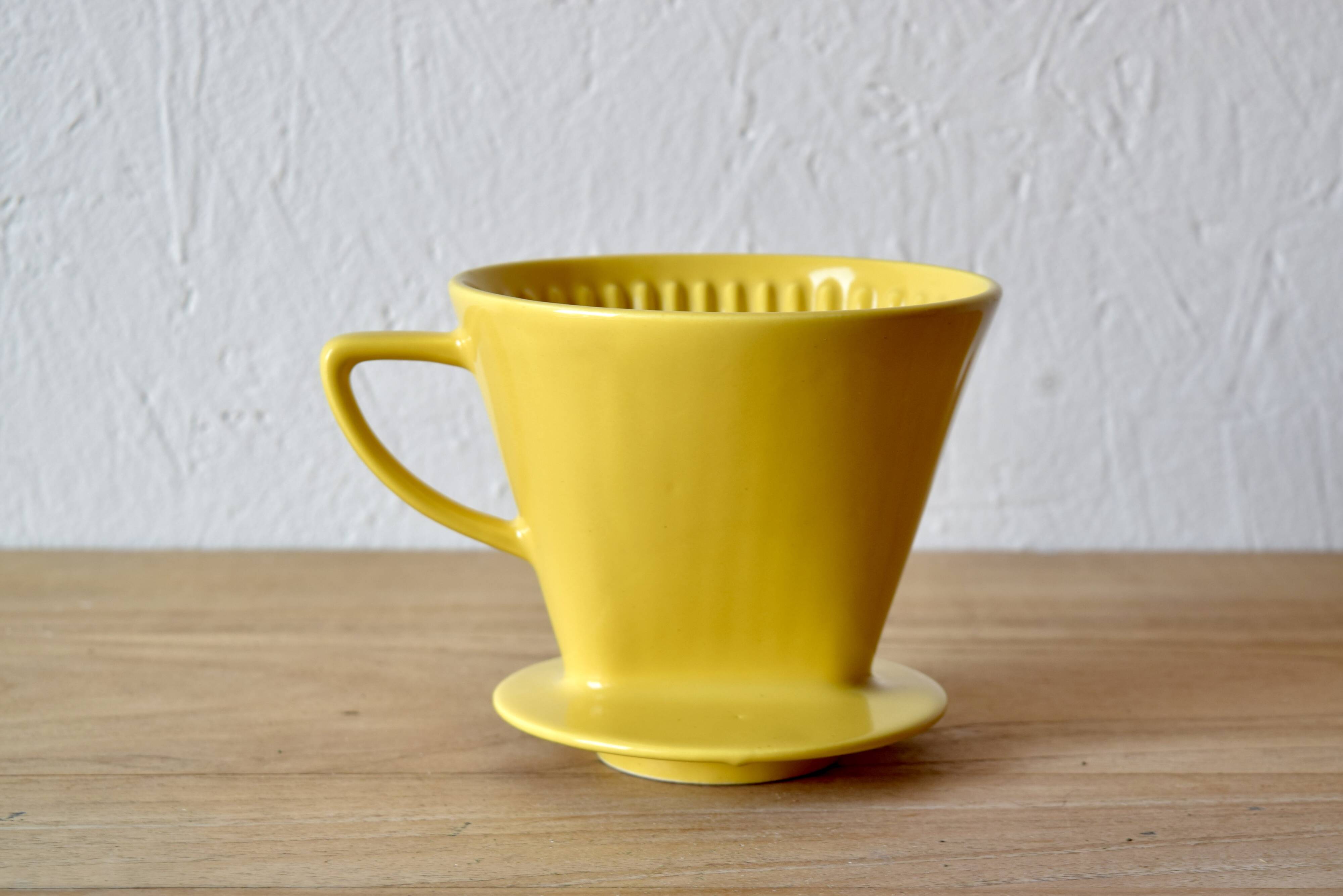 Melitta - porte-filtre à café vintage jaune en porcelaine - n° 102 - 1960