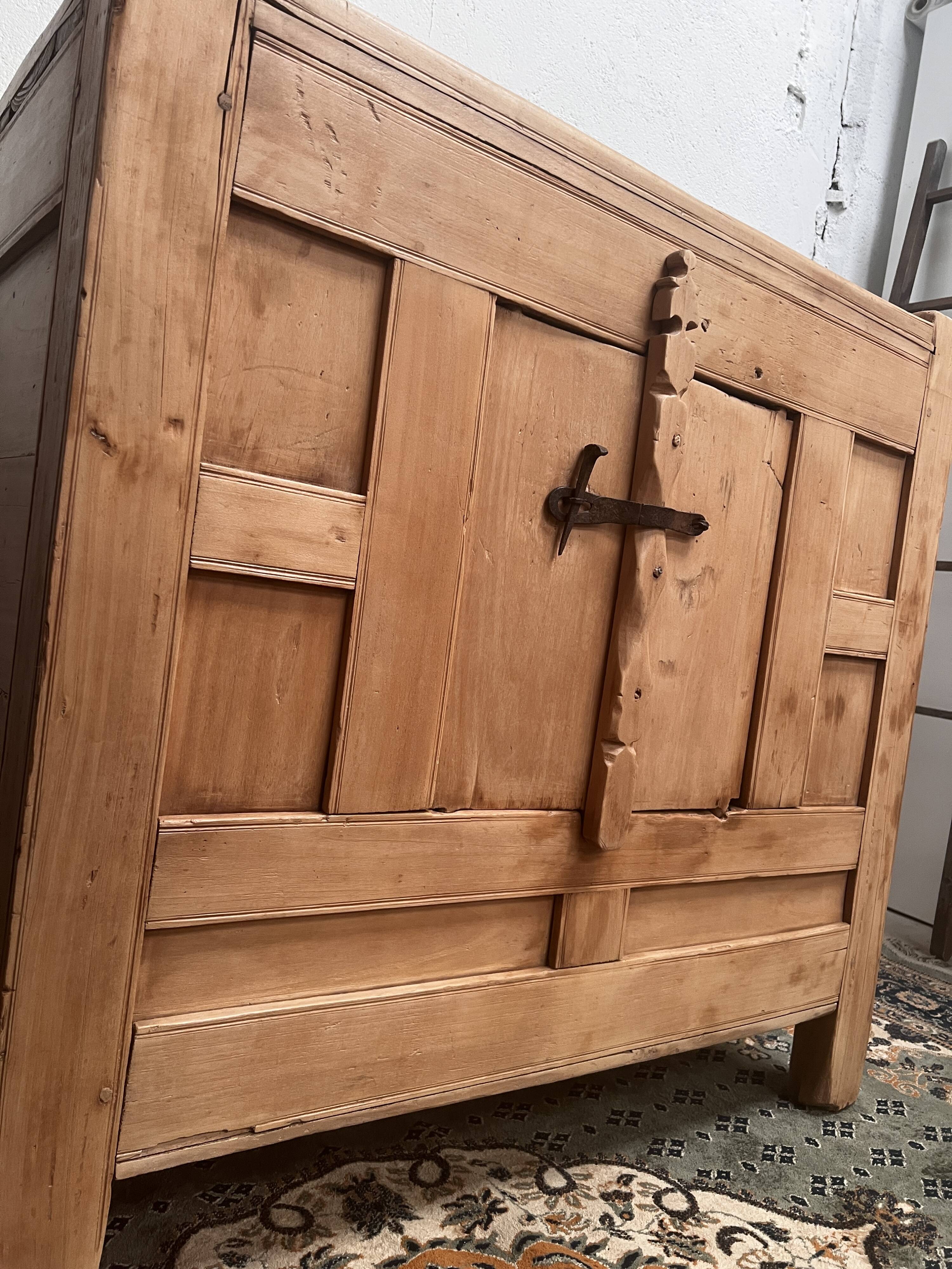 Old pantry in Pitch pine - early 20th century