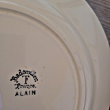 Badonviller dish model Alain, oval and round dish with blue flowers.