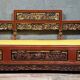 Grande Banquette asiatique sculptée –Bois laqué et panneaux en relief