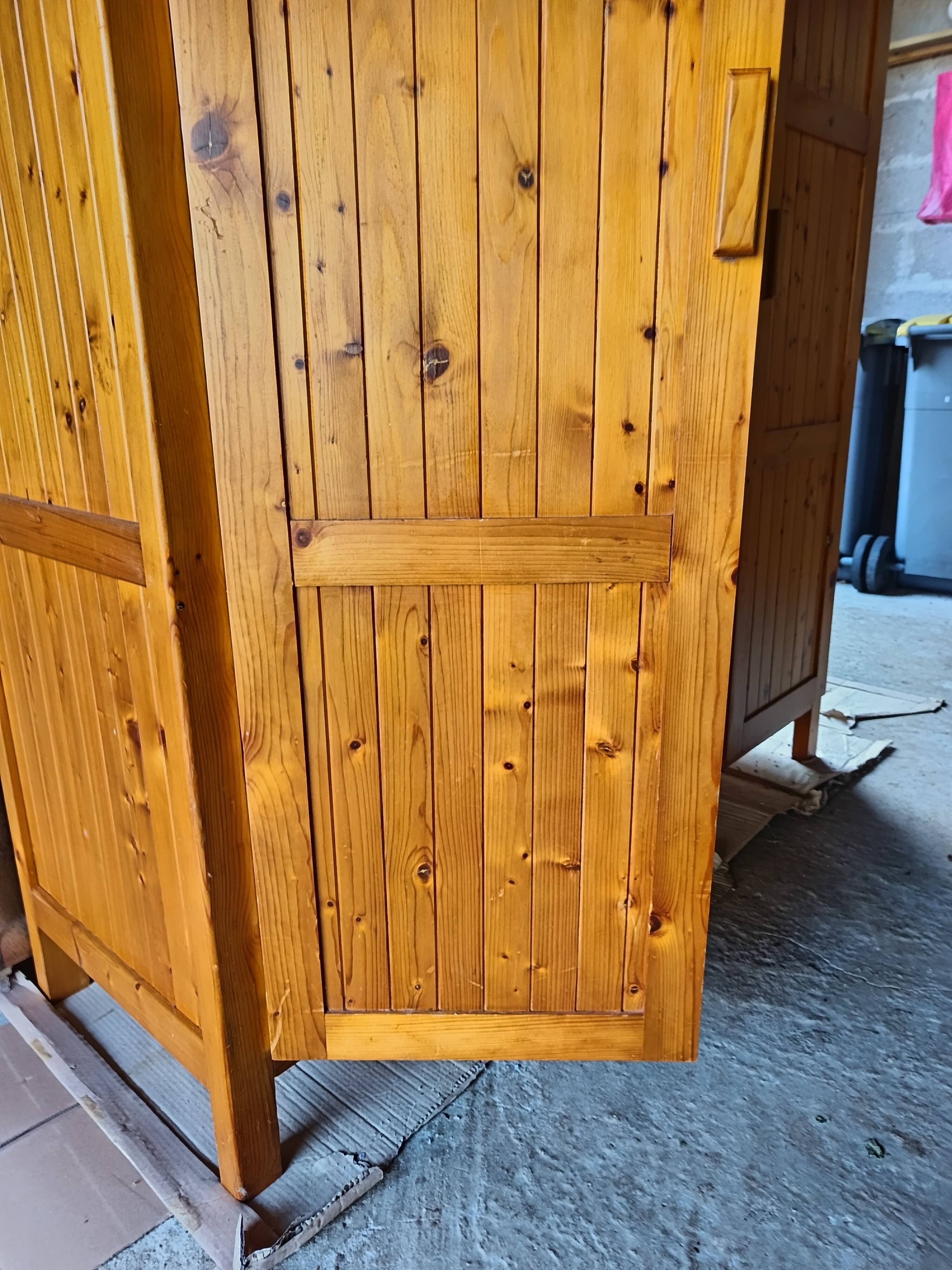 Armoire en pin