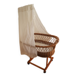 Rattan cradle with wheels