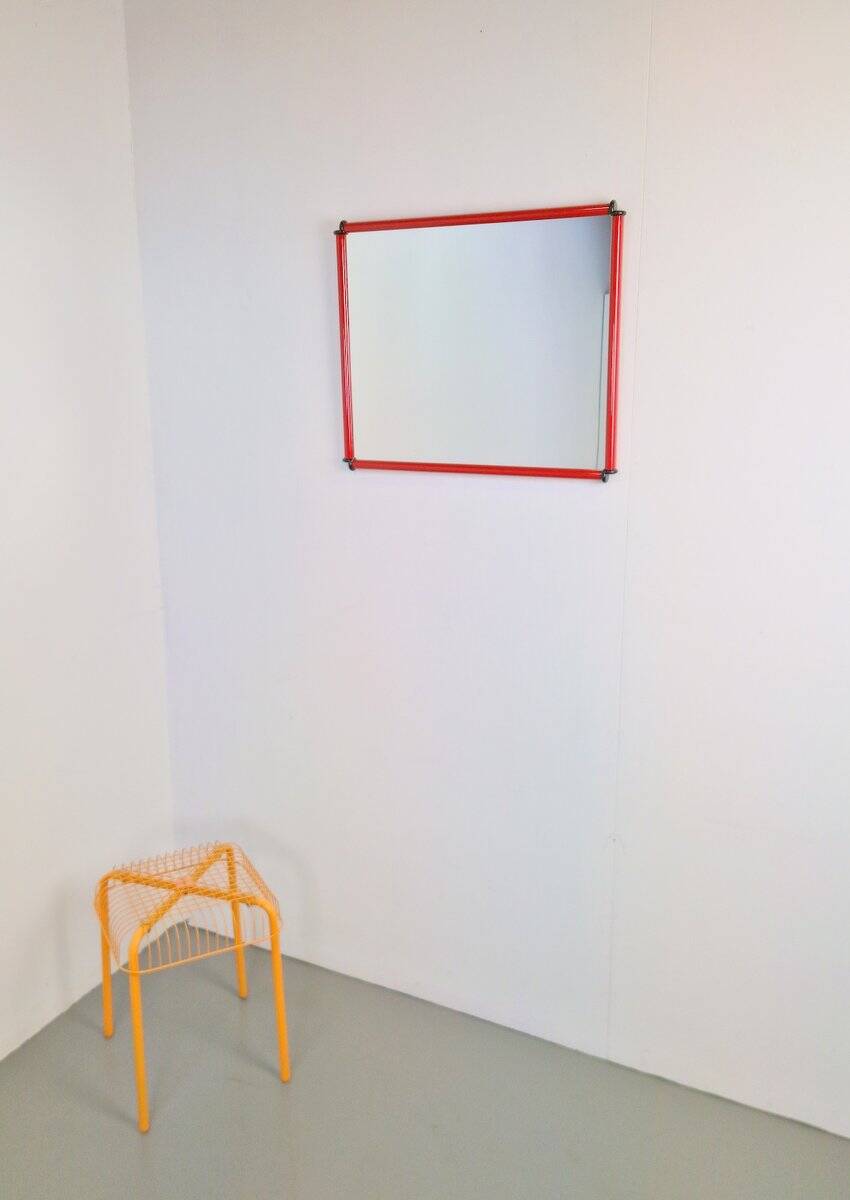 Miroir en cadre rouge postmoderne italien, années 1980