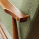 Fauteuil vintage en boucle vert sauge, design milieu de siècle, fauteuil en bois