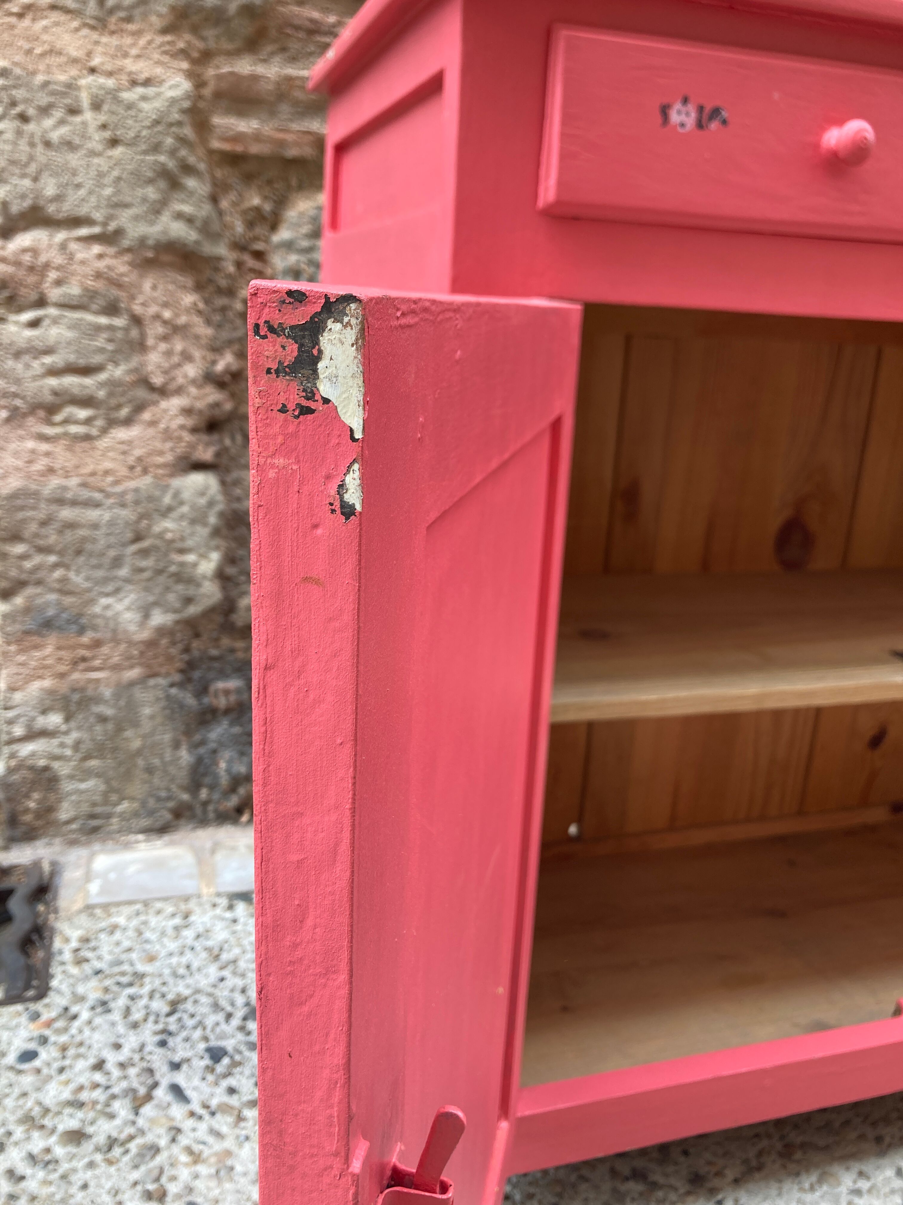 Pink Parisian buffet