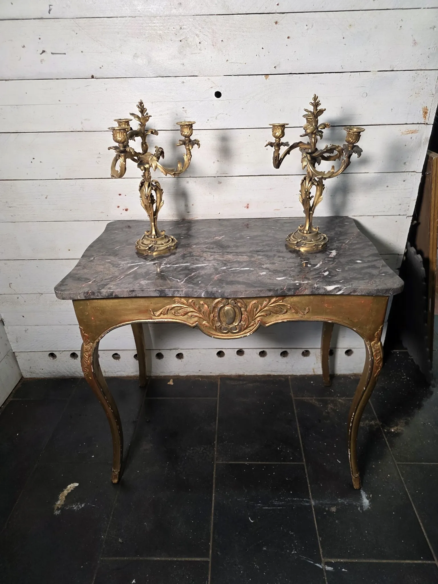 Table en bois doré style Louis XV du XIXe 