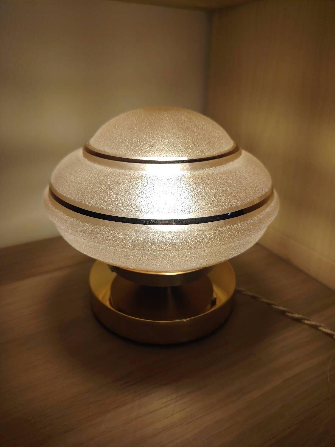 Frosted textured pink globe touch lamp