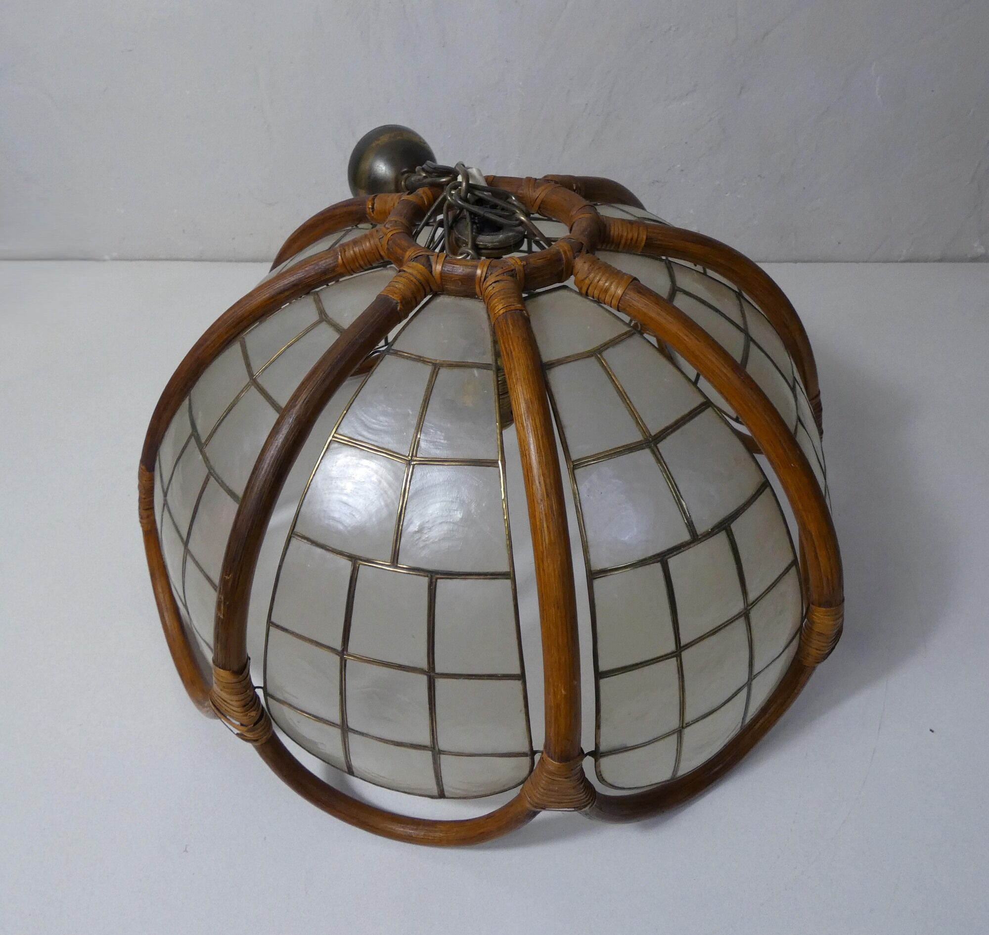 Lamp in mother-of-pearl brass and rattan