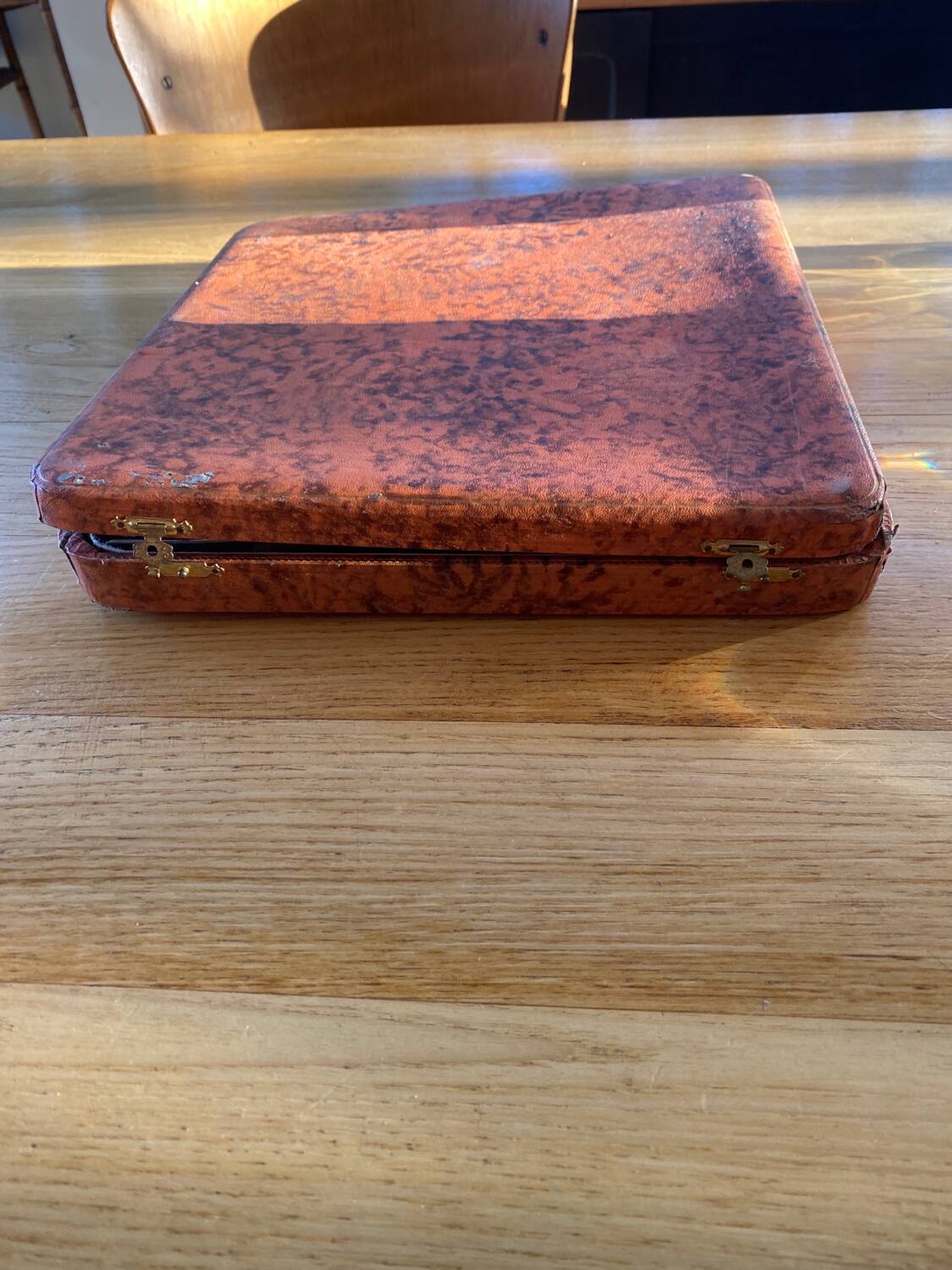 Box of 24 horn knives