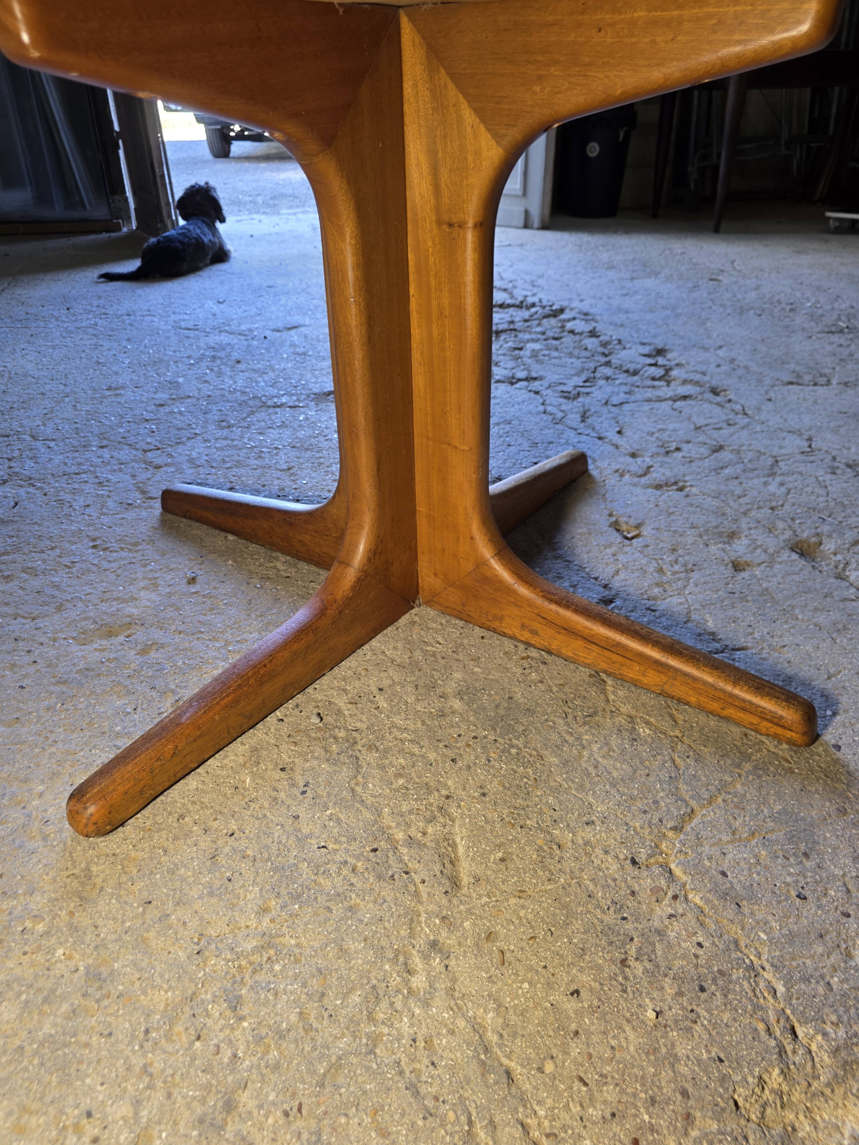 Table extensible Baumann en teck des années 60, (2 rallonges)
