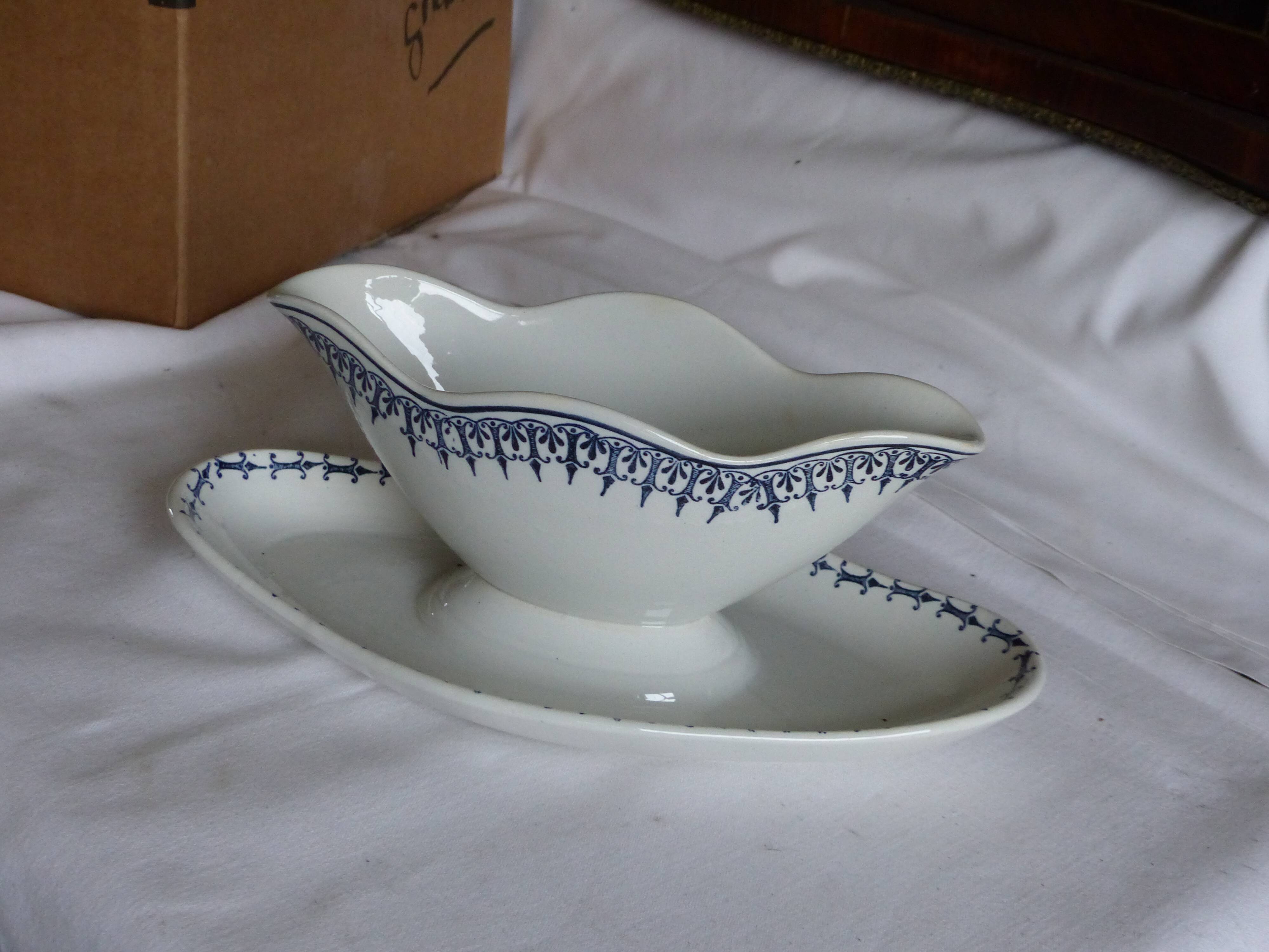 Earthenware gravy boat from Saint Amand.