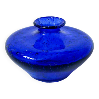 Soliflore en verre bullé style biot bleu klein 1970