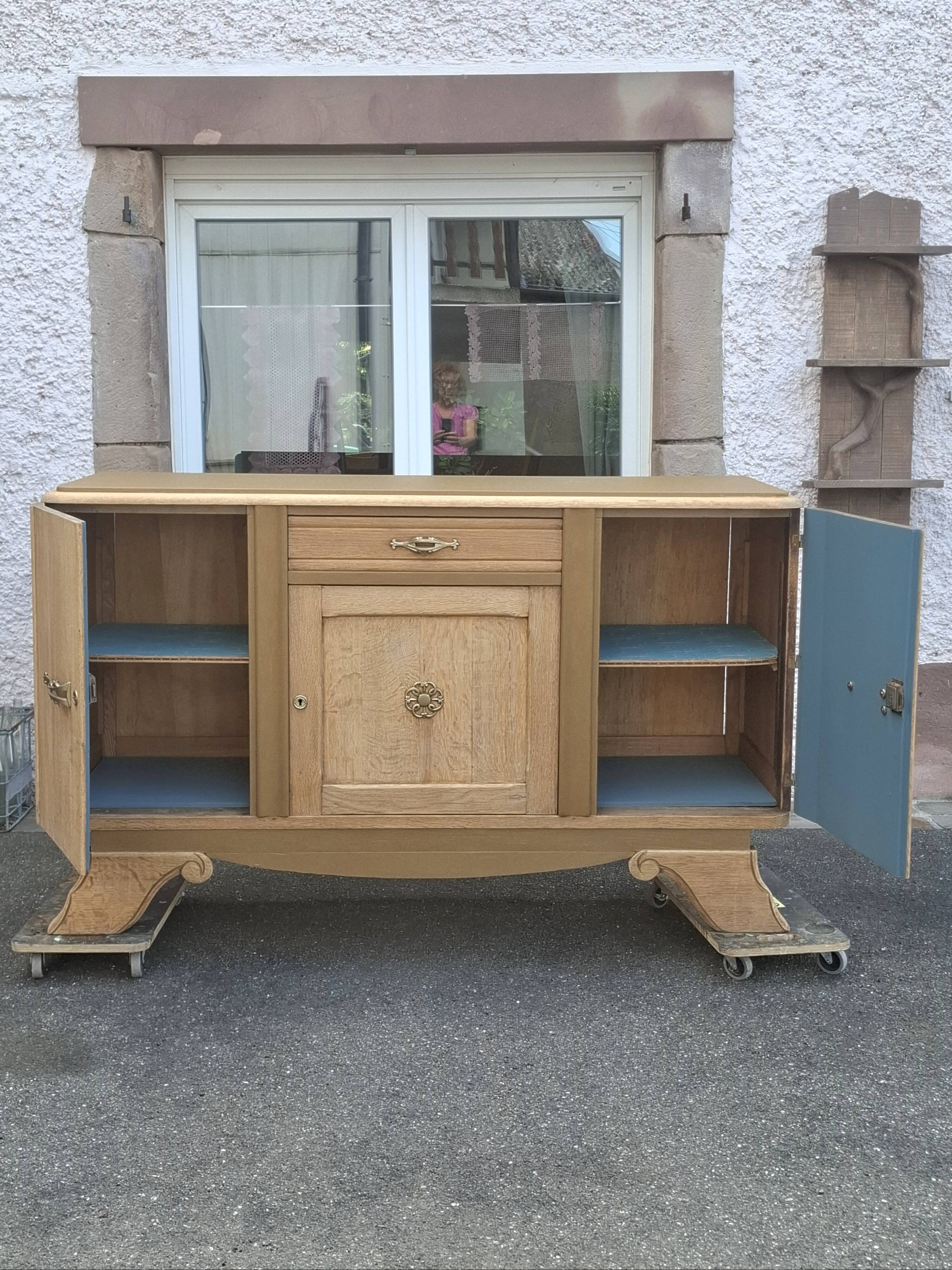 Art deco buffet in solid oak and ochre.