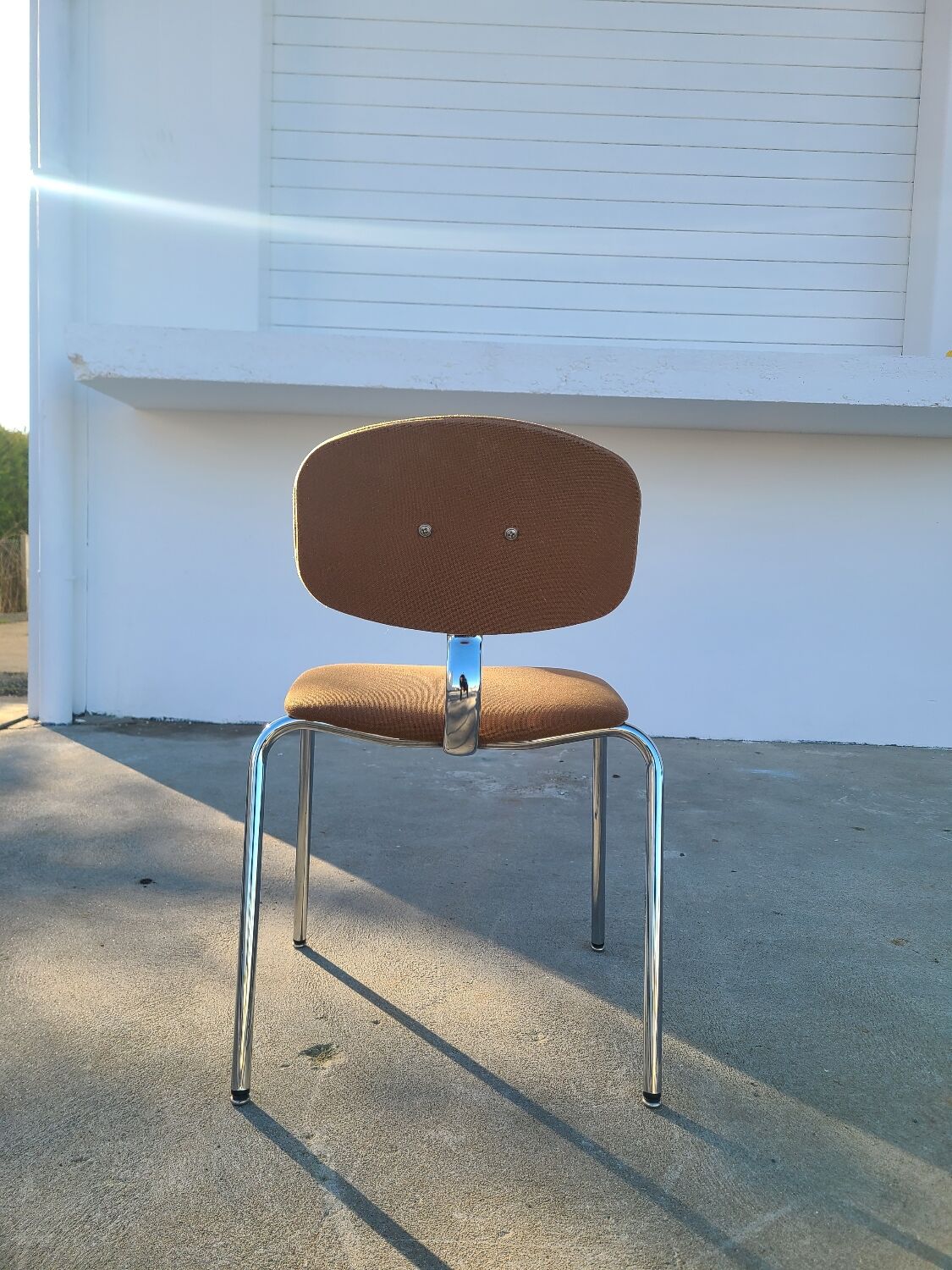 Chaise vintage stafor vers 1980