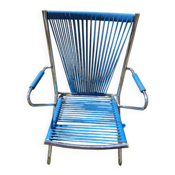 Vintage children's scoubidou chair with chrome metal frame and blue seat