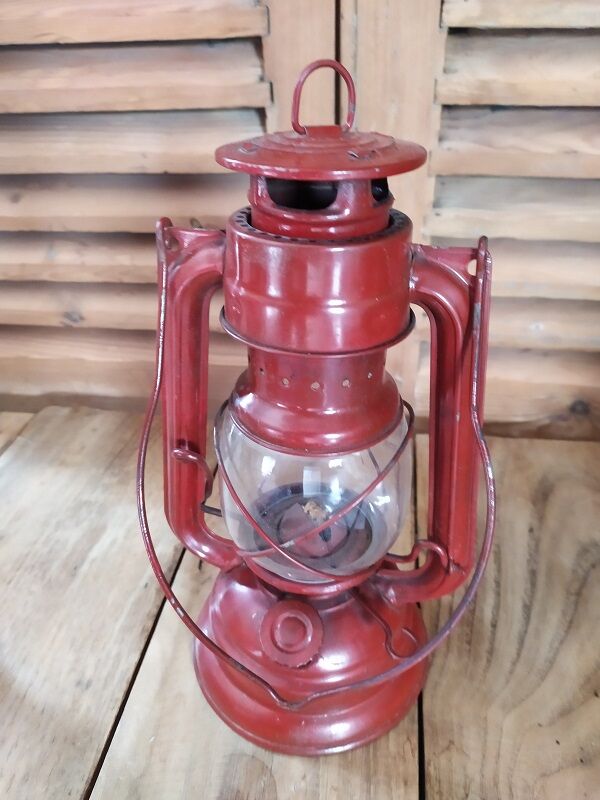 Red metal storm lamp patinated retro Metaloglobe vintage oil dp0321111