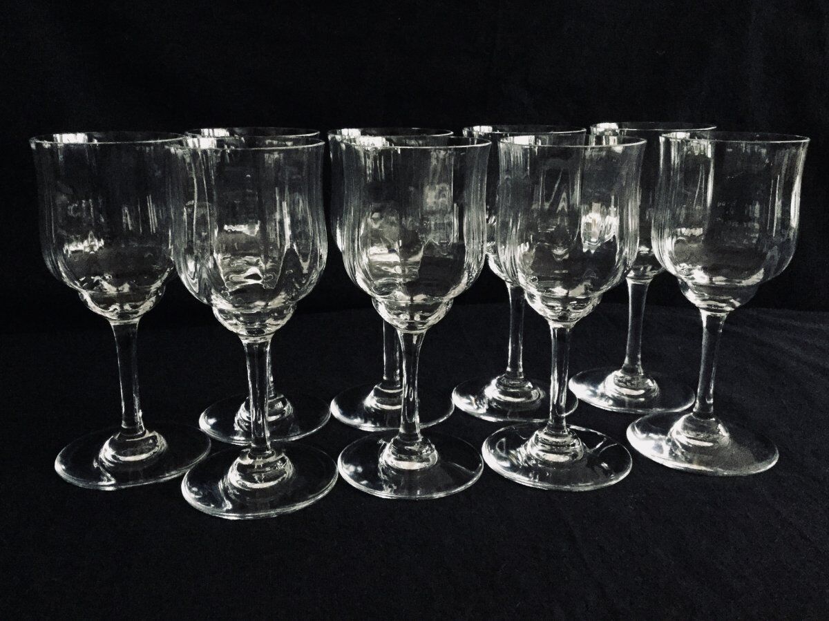 Set of 8 white wine glasses in Baccarat crystal model Capri