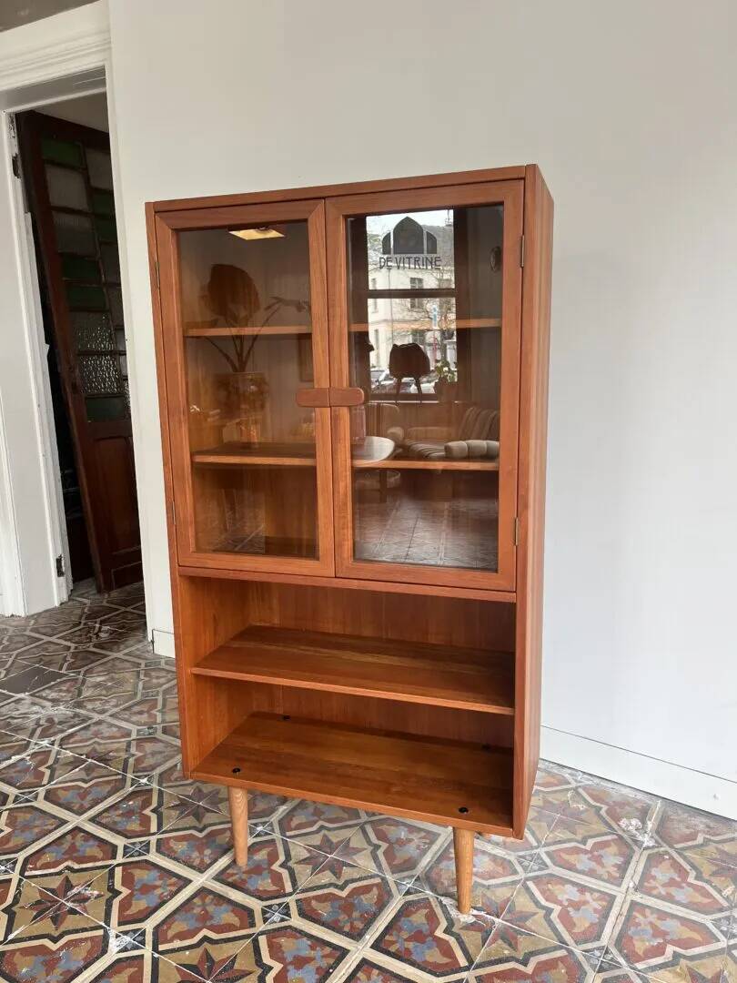 Dyrlund display cabinet