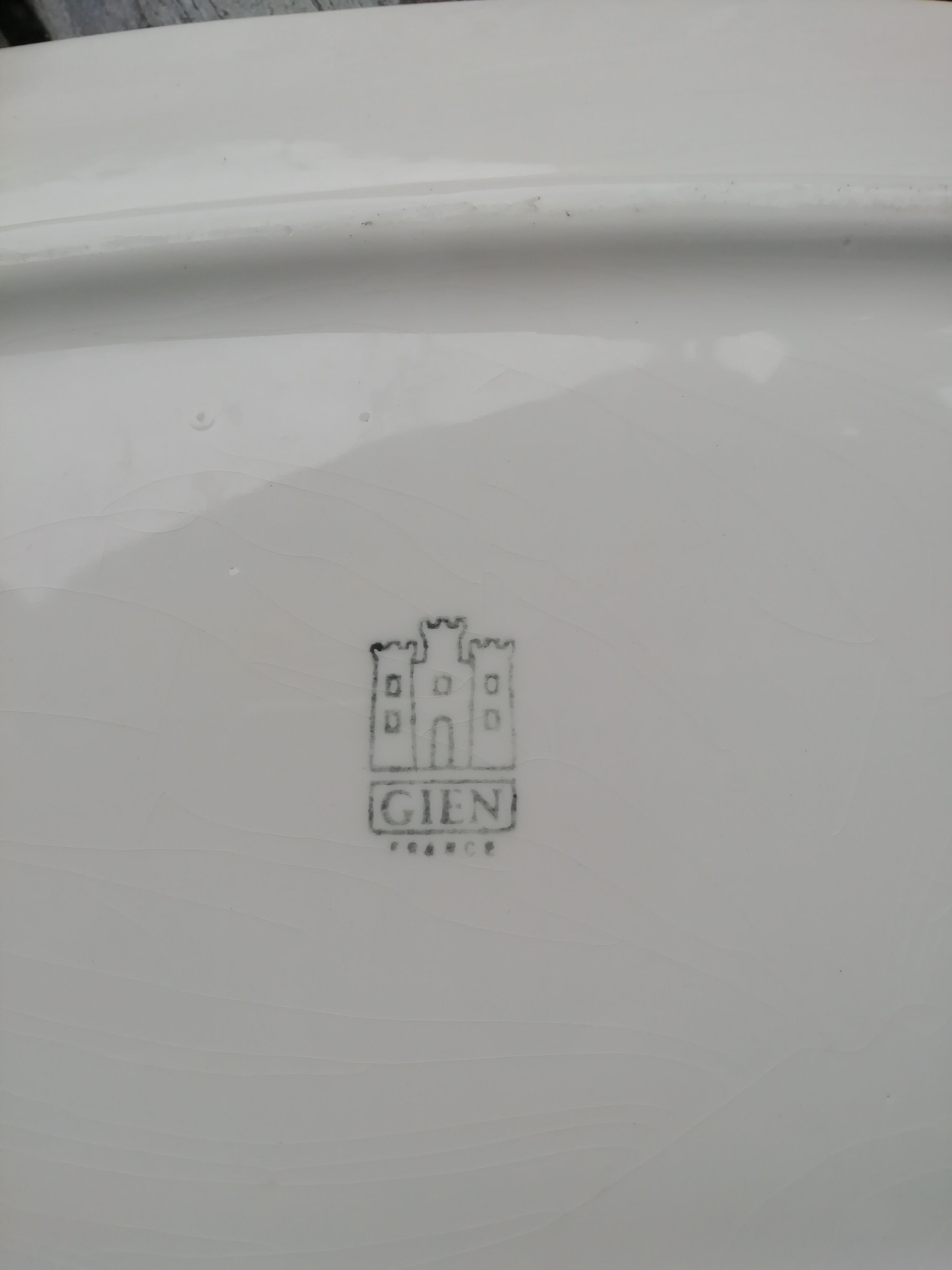 Gien pea dish