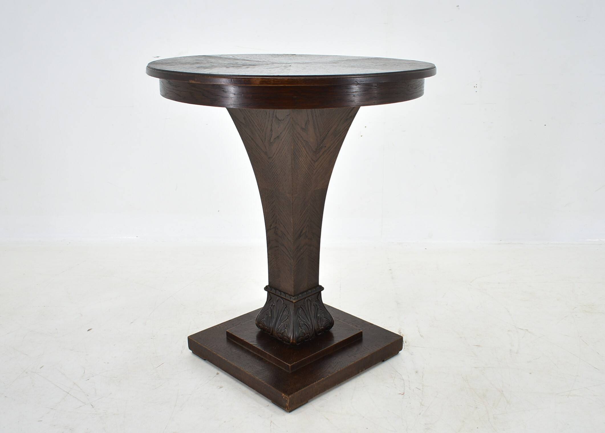 1920s Art Deco Occasional Coffee Table and tablecloth