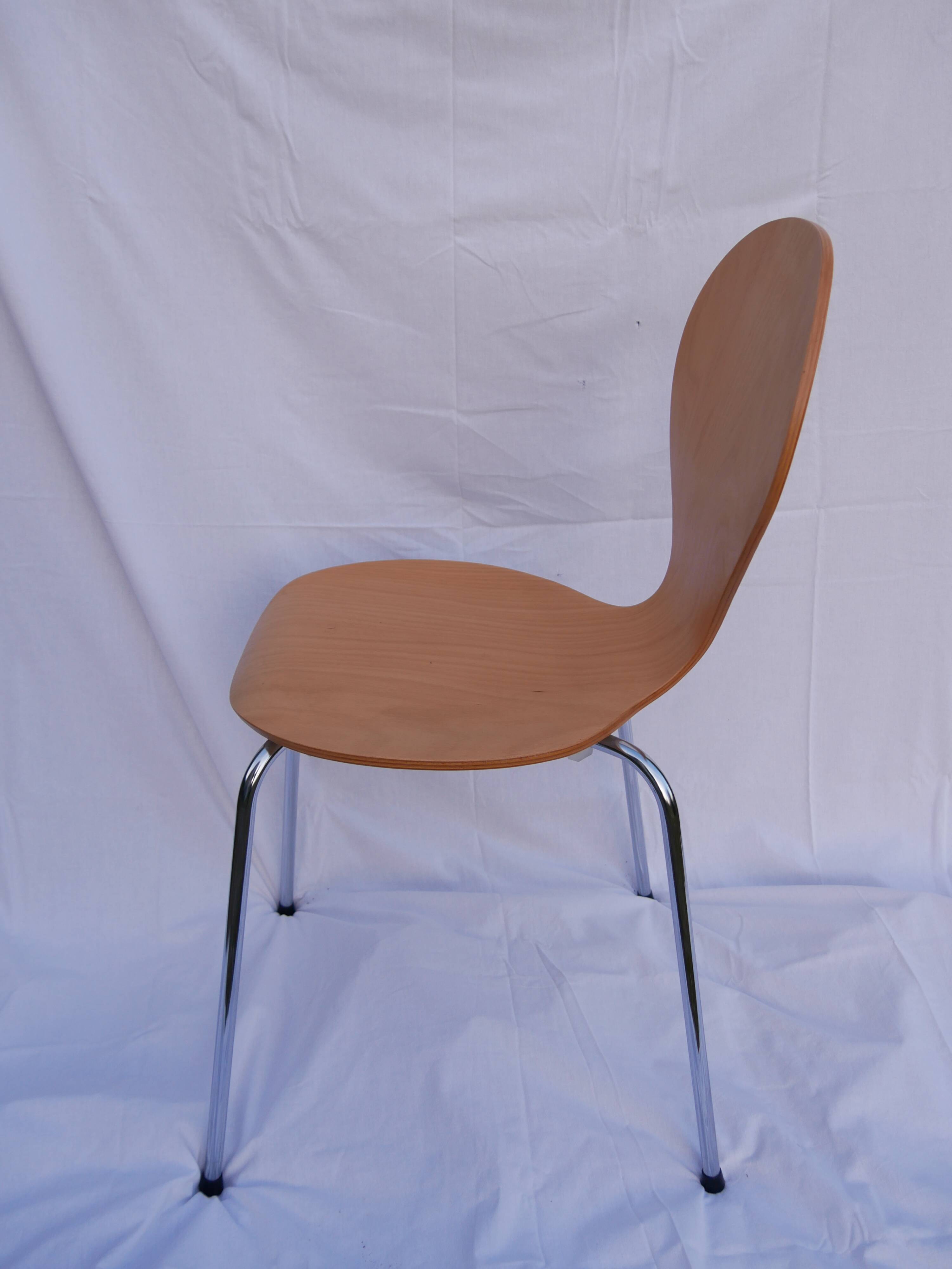 Chaise coque bois courbé