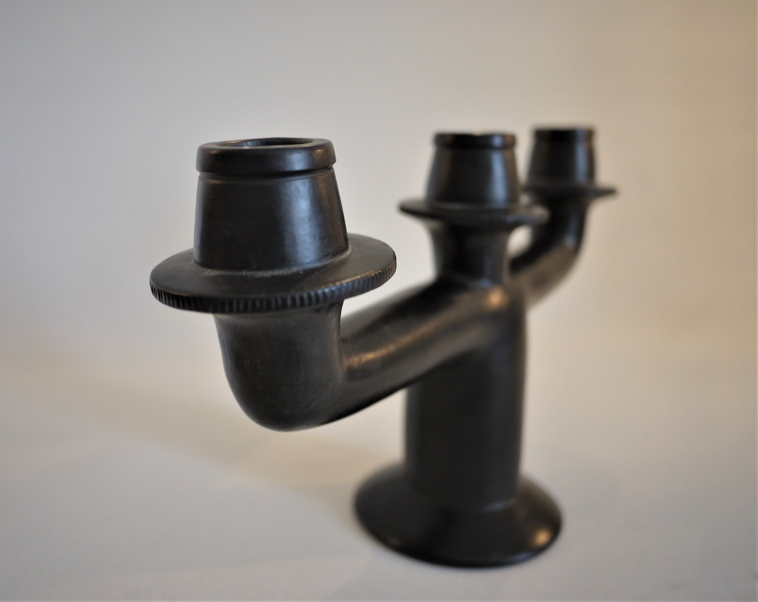 3-branch black candlestick