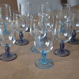 12 verres sur pied bleu et mauve