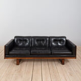 Poul Cadovius "Governor" sofa in rosewood and black leather, Denmark, 1960s.