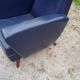 Paire de fauteuils des années 50 pieds compas recouverts de skaï bleu marine