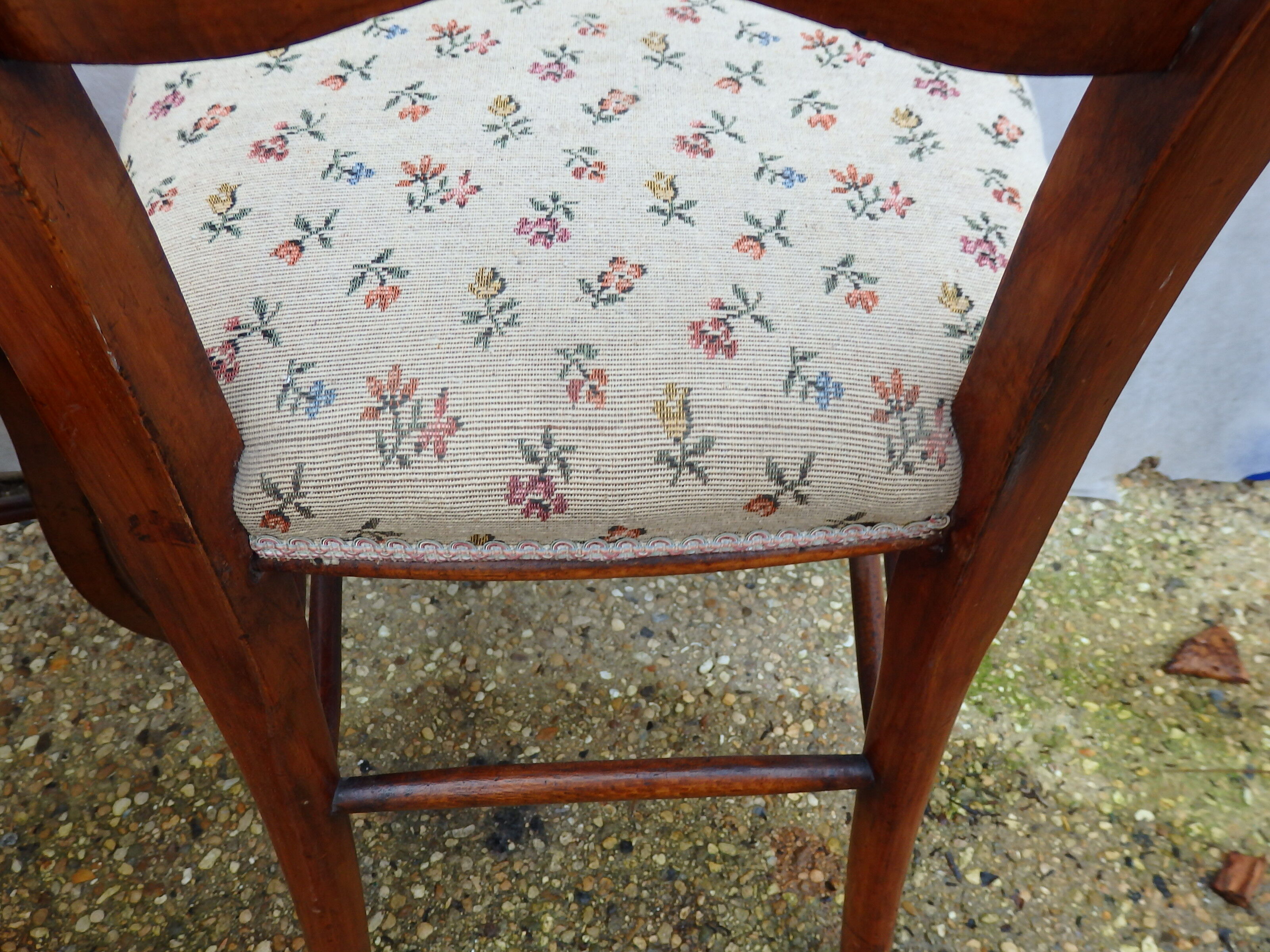 Pair of old chairs has medallion style Louis XVI