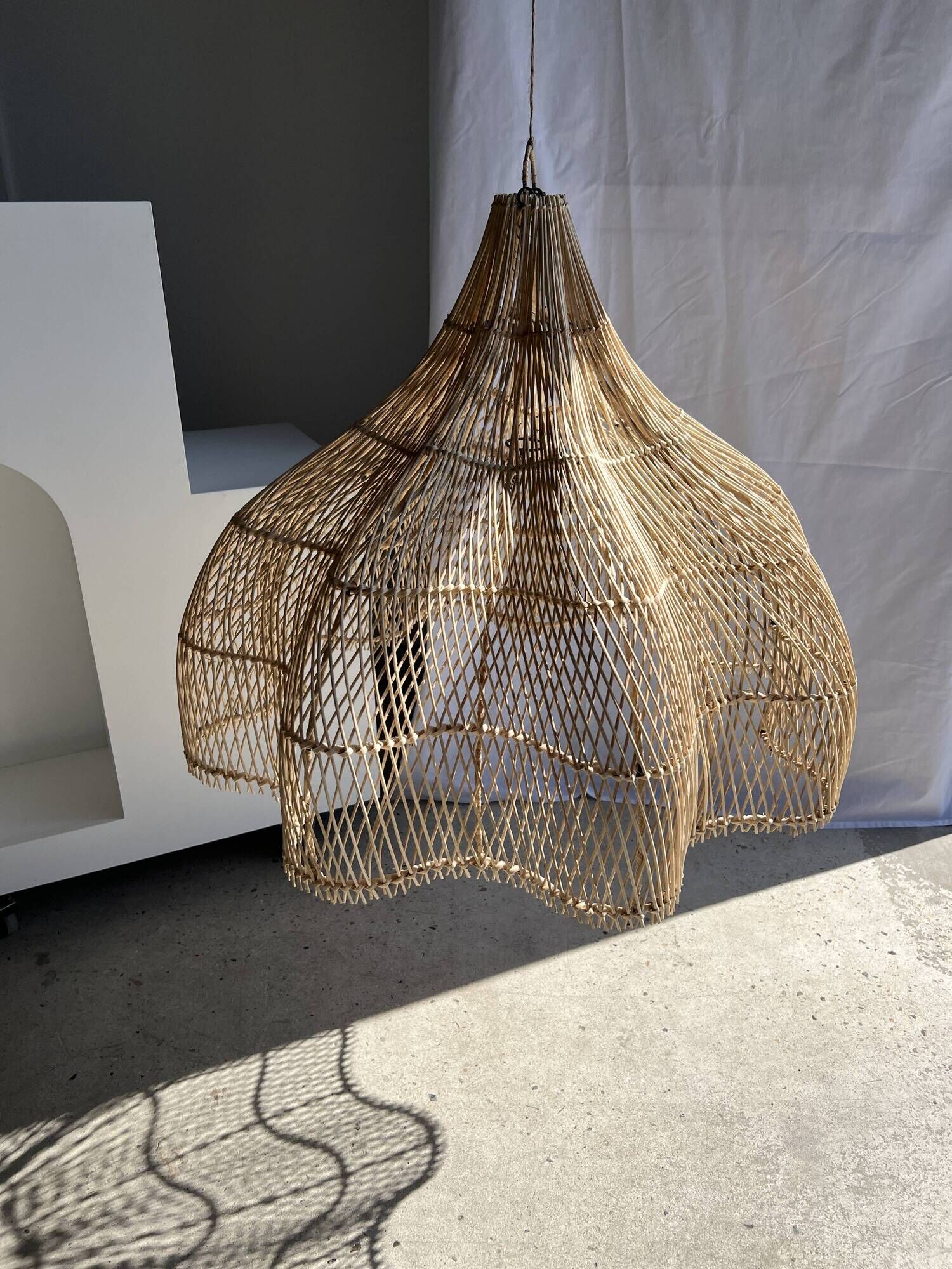 Rattan pendant lamp in the shape of a flower